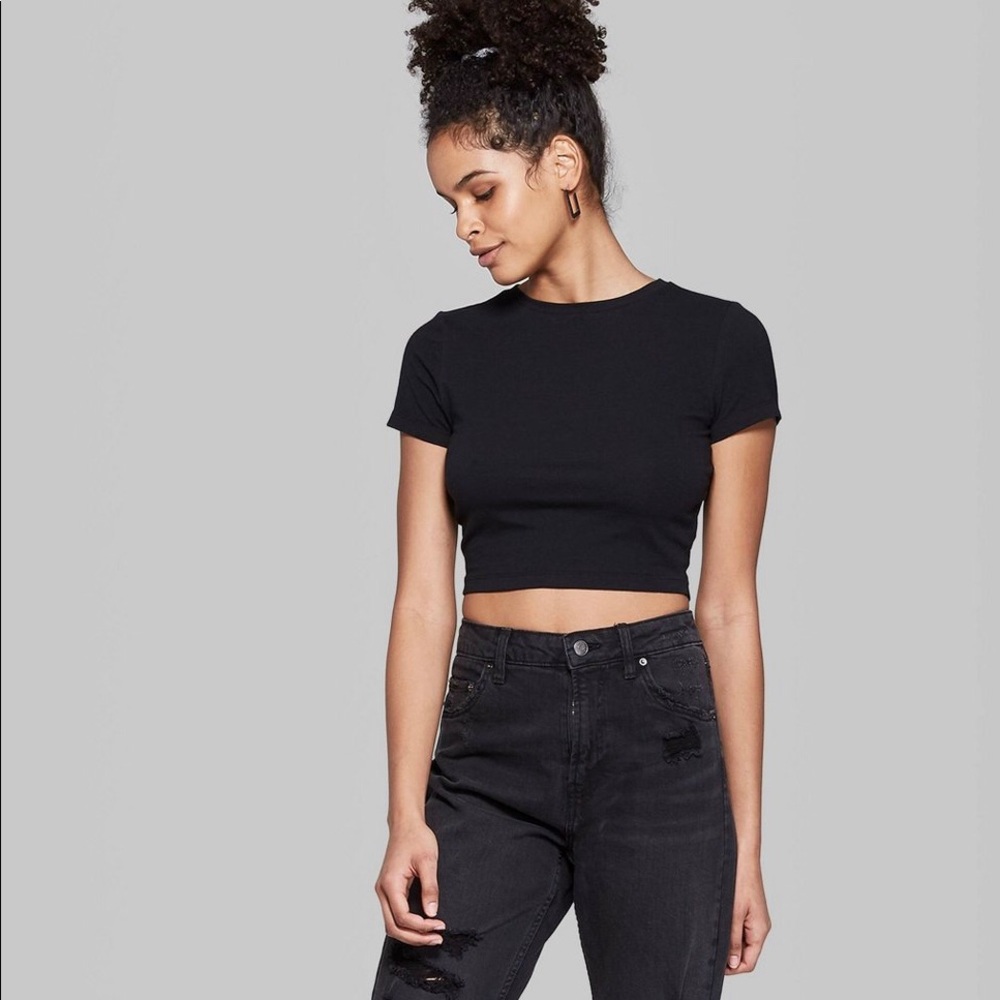 Black Crop Top!!🖤